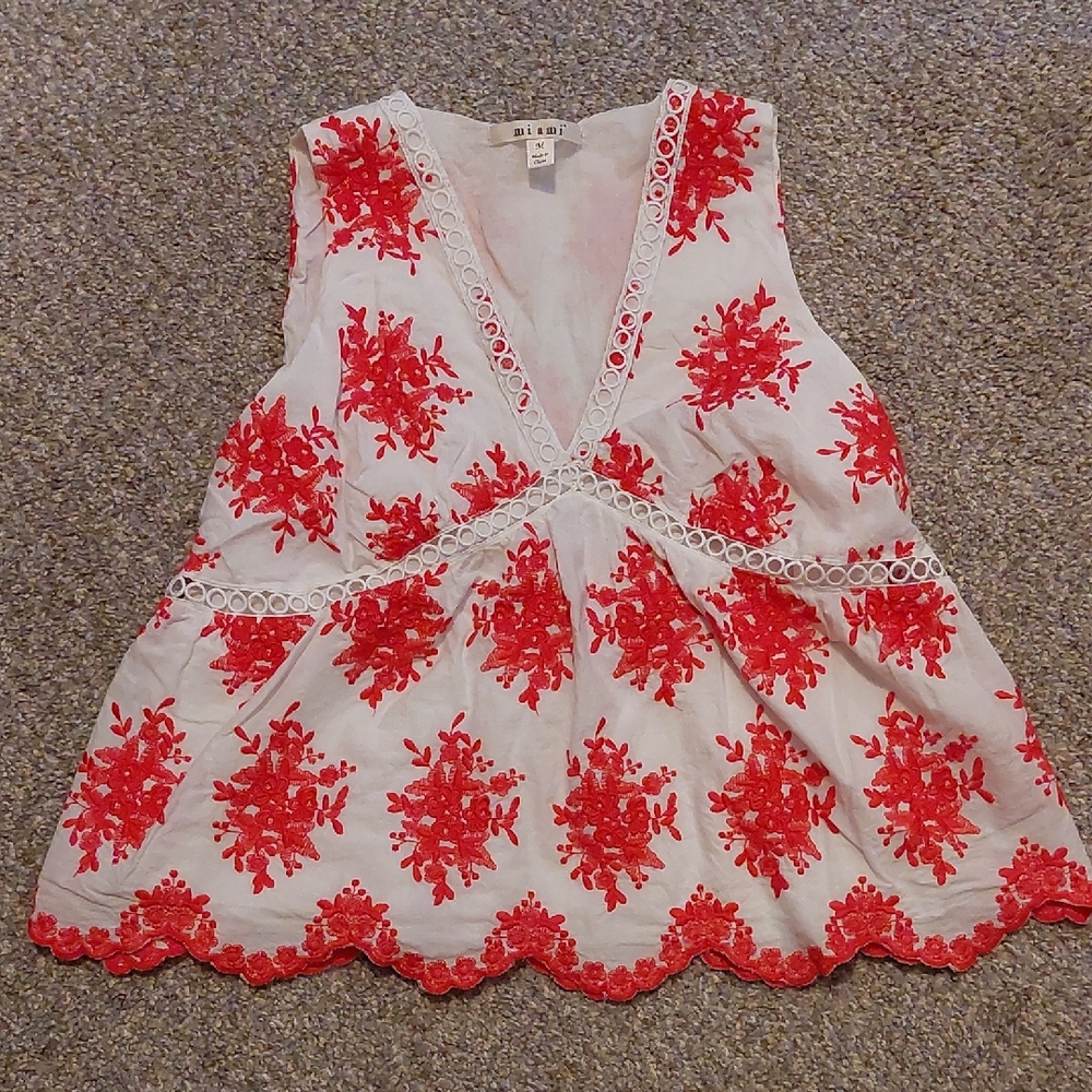 Mi Ami Embroidered Top